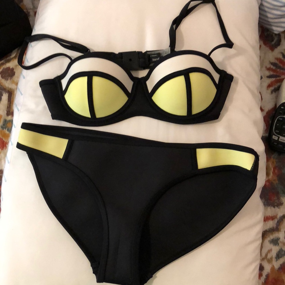 Triangl black and yellow bikini ⚠️